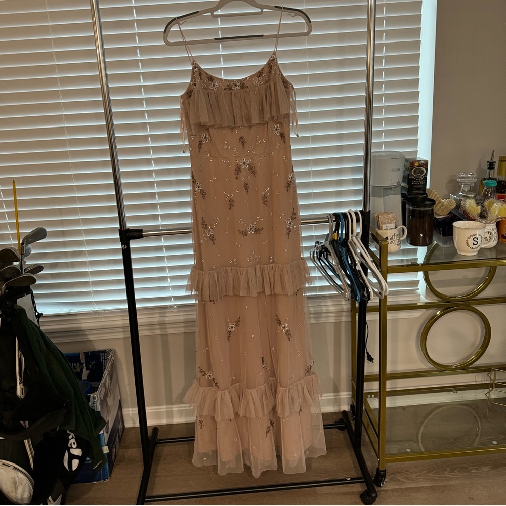 Gorgeous Formal Dress - Picture 2 of 7
